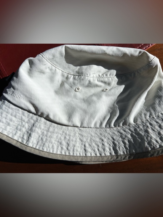 Outdoor Research cream floral embroidered bucket hat. 1 1/2” brim. Packable. - Picture 4 of 5